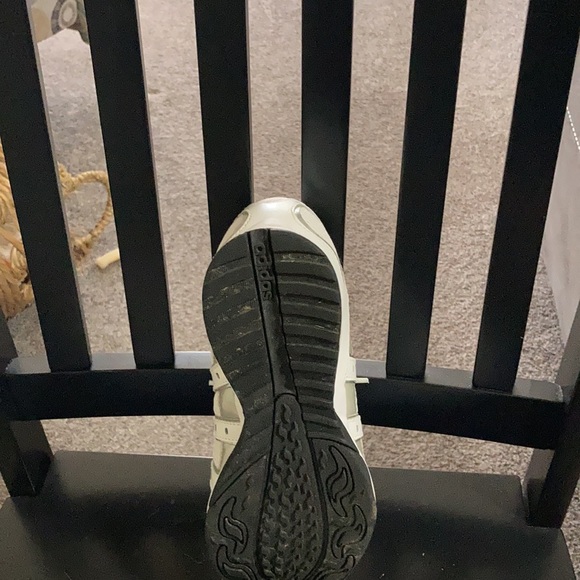 White Adidas Perfect Condition - Picture 3 of 3